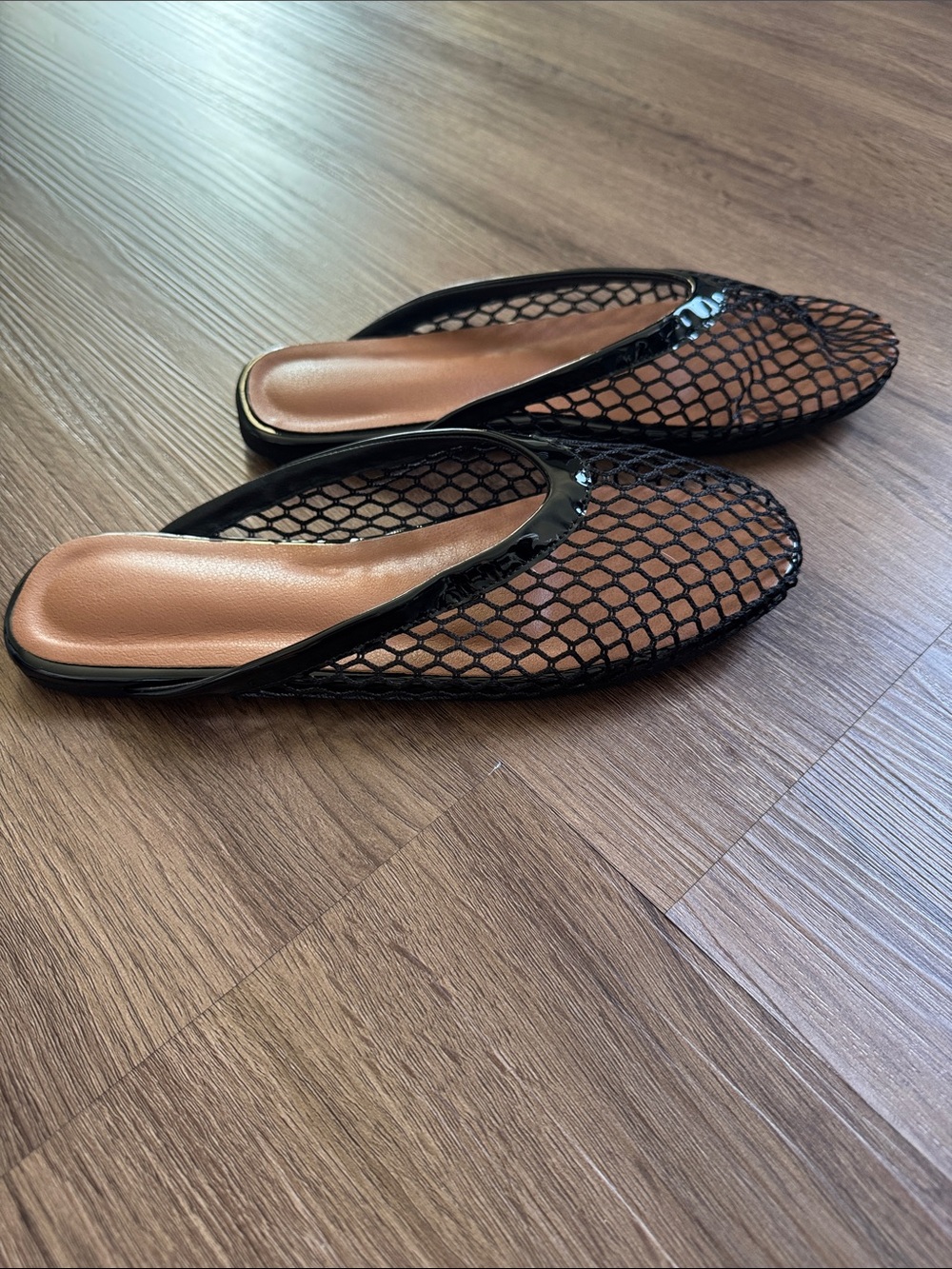 Trendy Woven Mesh Slide Flat Sandals in Black Size 9 or 41 - Picture 3 of 6